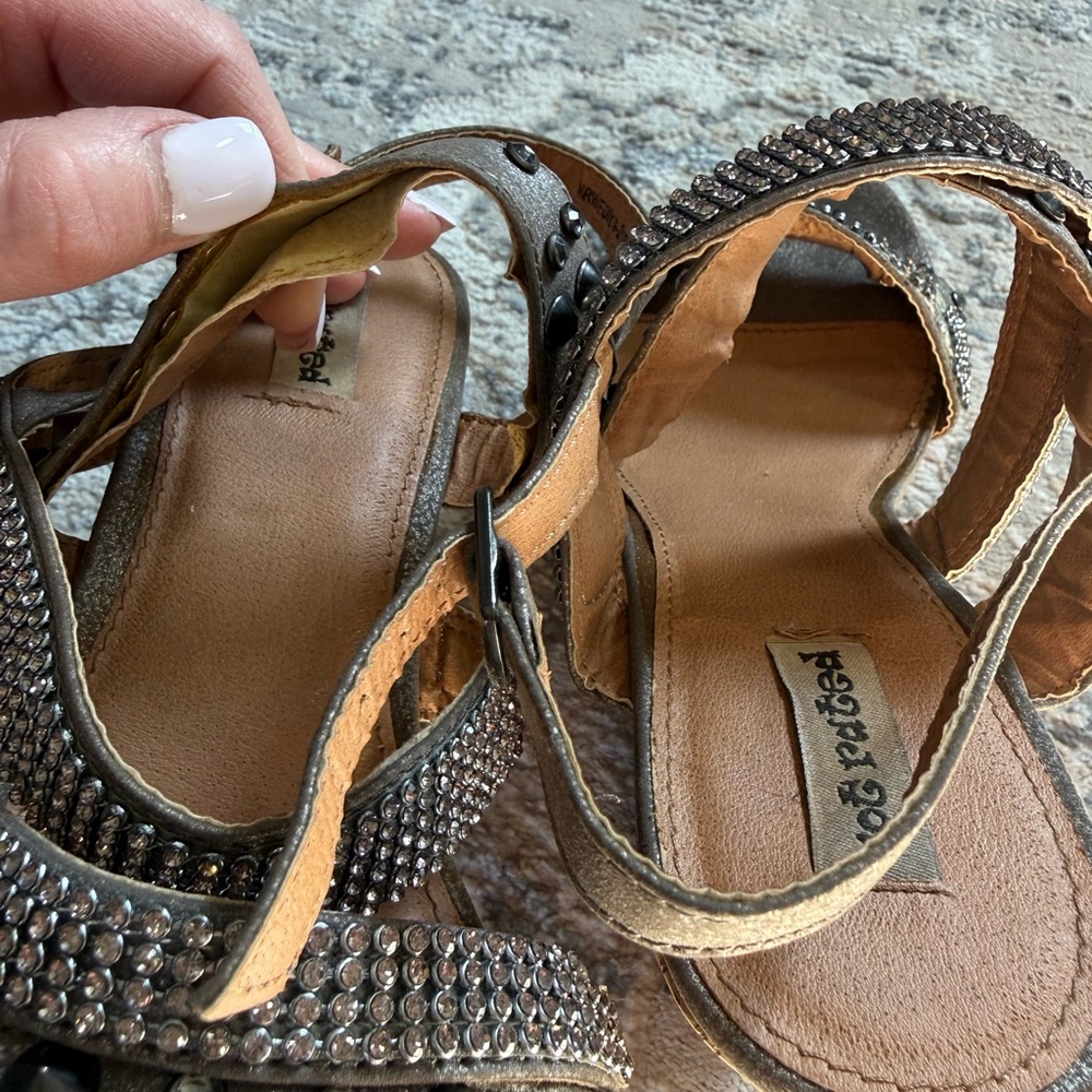 Not Rated Women's Pewter Studded Strappy Wedge Sandals Size 9.5 - Picture 4 of 6